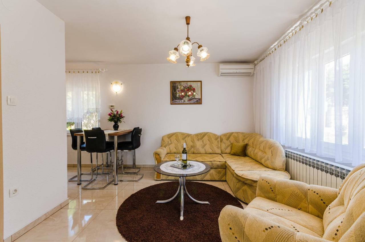 Apartmani Katica ポヴィレ エクステリア 写真