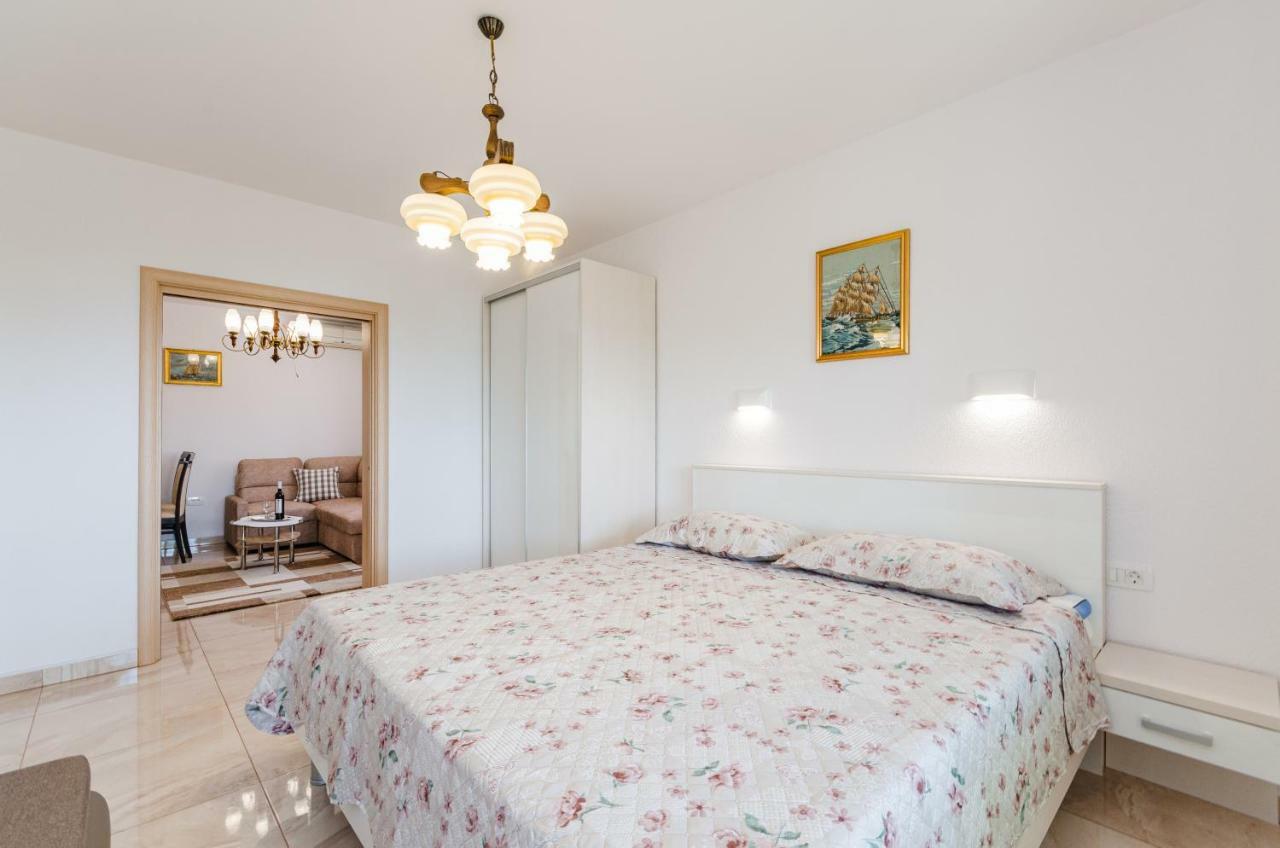 Apartmani Katica ポヴィレ エクステリア 写真