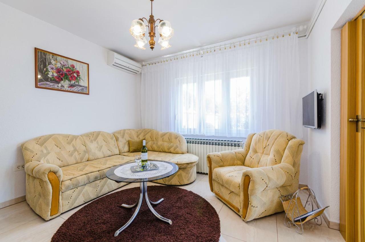 Apartmani Katica ポヴィレ エクステリア 写真