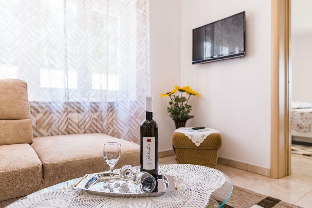 Apartmani Katica ポヴィレ エクステリア 写真