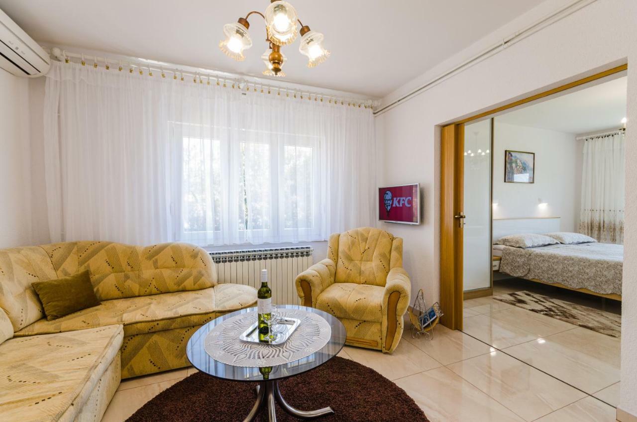 Apartmani Katica ポヴィレ エクステリア 写真
