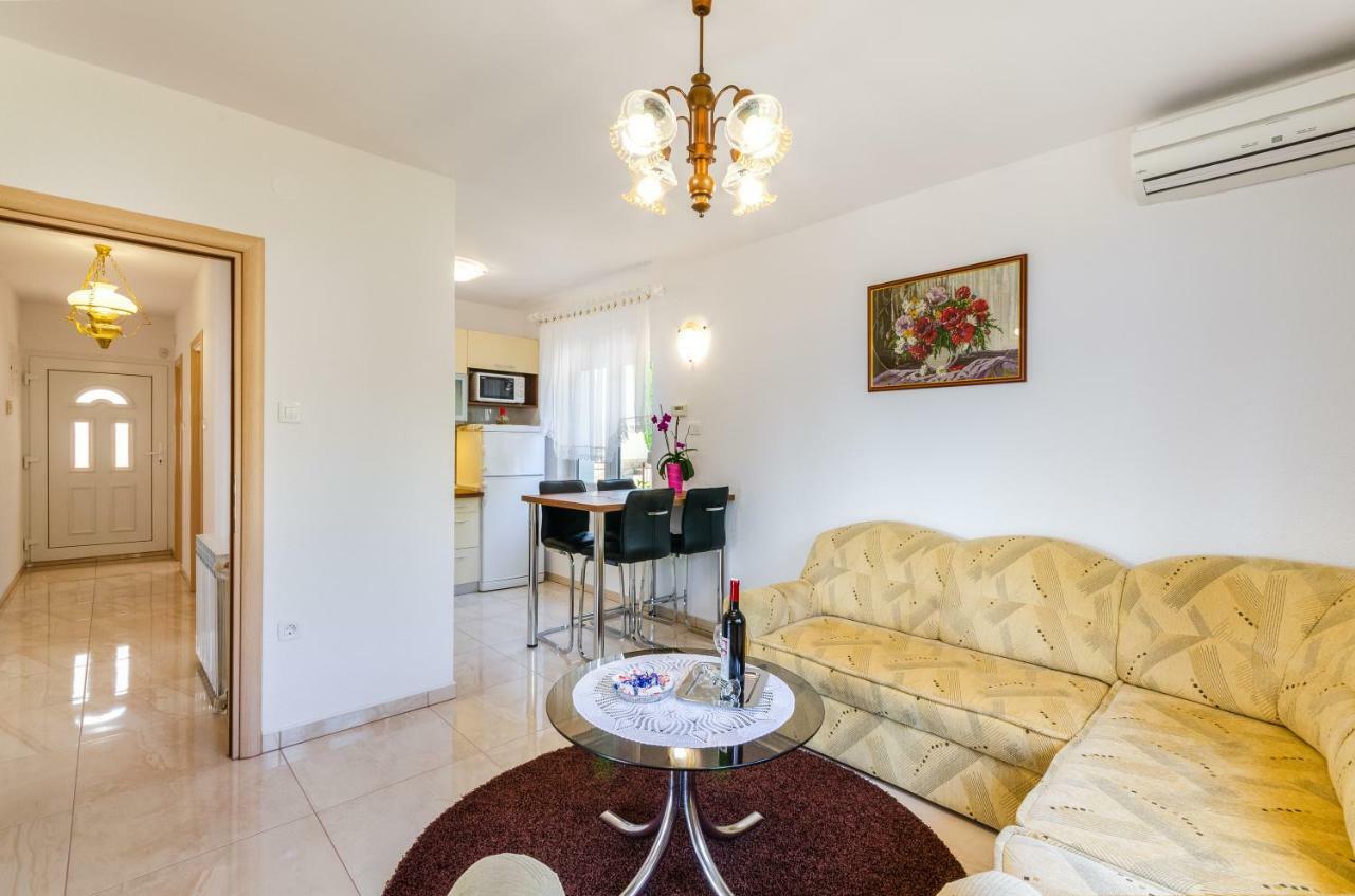 Apartmani Katica ポヴィレ エクステリア 写真