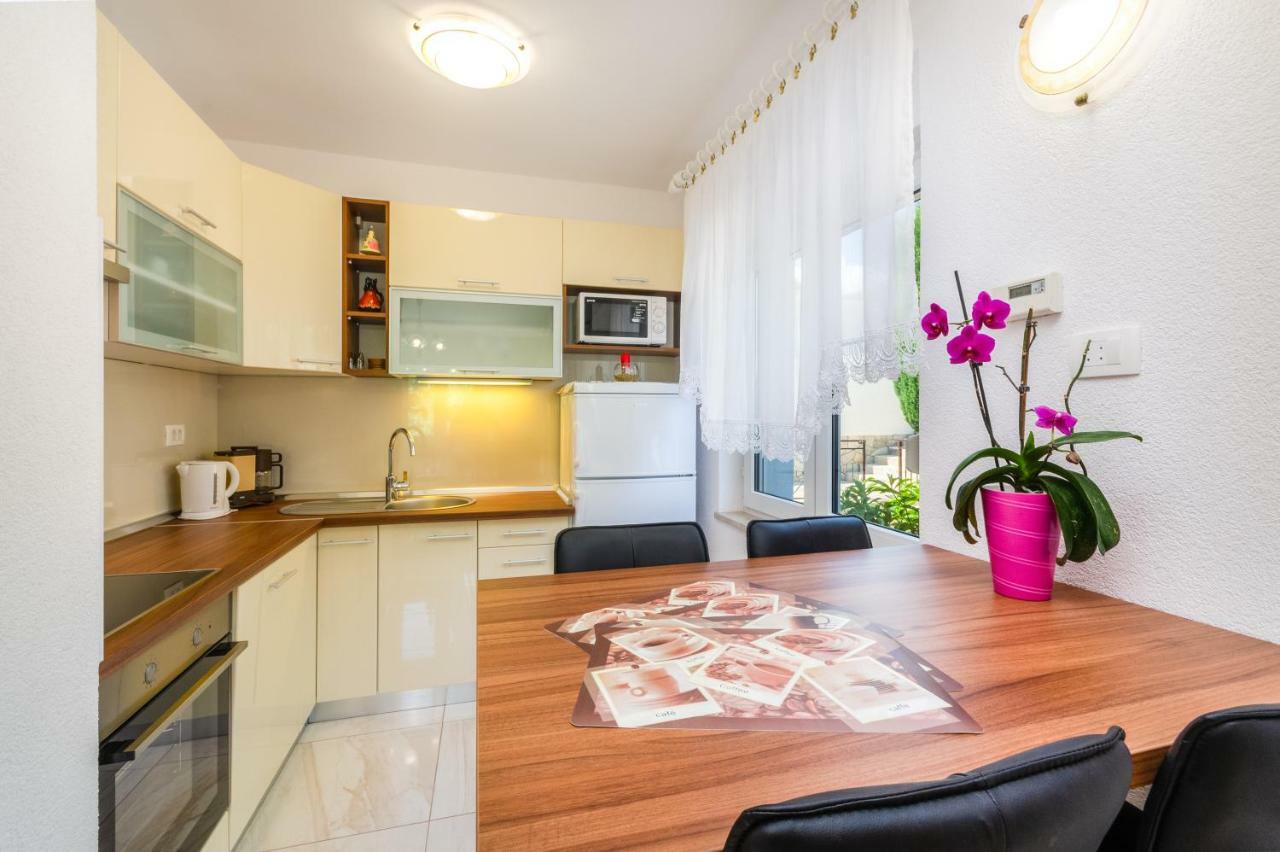 Apartmani Katica ポヴィレ エクステリア 写真